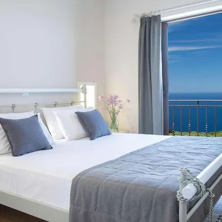 Aqua Terra Theo 3 Bed Superior * Tsoukaladhes